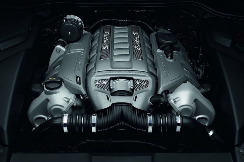 Компания Porsche представила обновленный Cayenne Turbo S (6 фото)