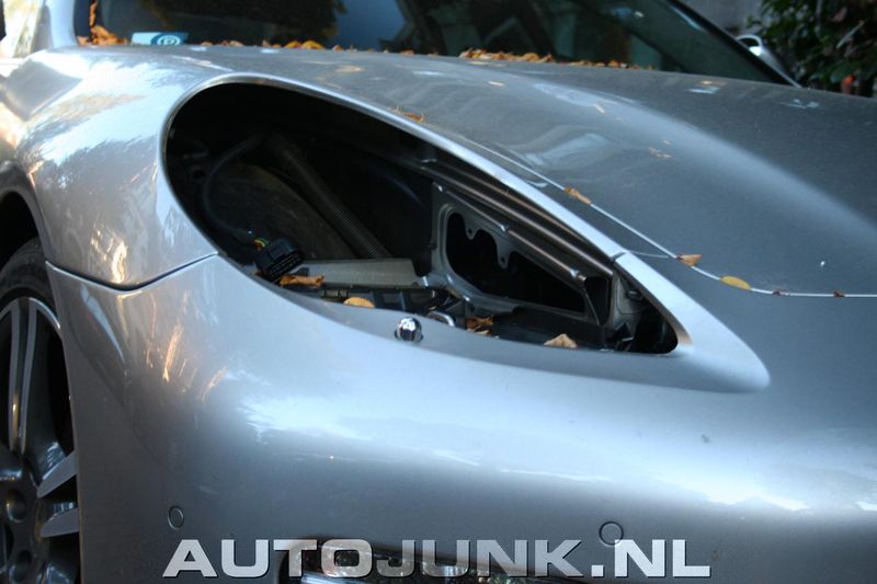 В Европе кризис... Страдают автомобили Porsche Panamera (8 фото)