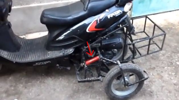 Инвалид из Украины смастерил удобное транспортное средство (3 фото+2 видео)