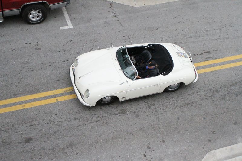 Автомобили и пара байков на улицах Майами (46 фото)