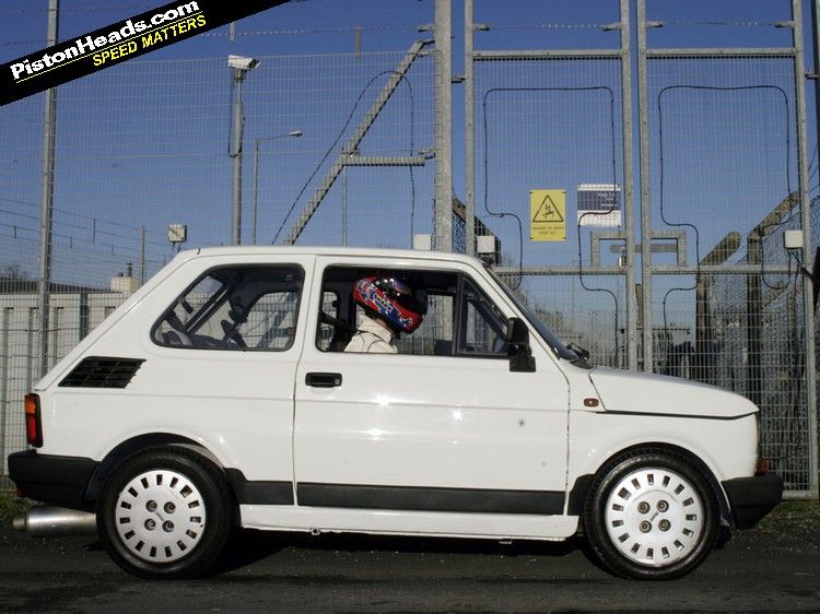 Fiat 126 с заводным моторчиком от Yamaha FZR (9 фото+видео)