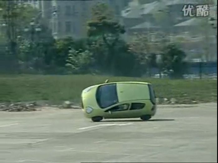 Мастерство вождения по китайски (фото+видео)