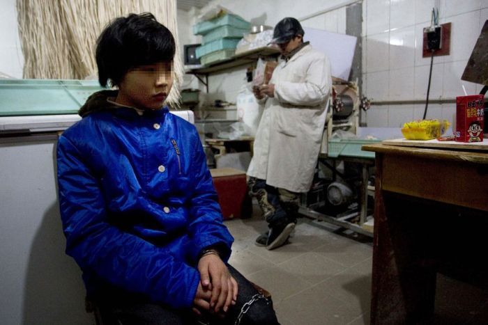 Ребенок-заложник в Китае (5 фото)
