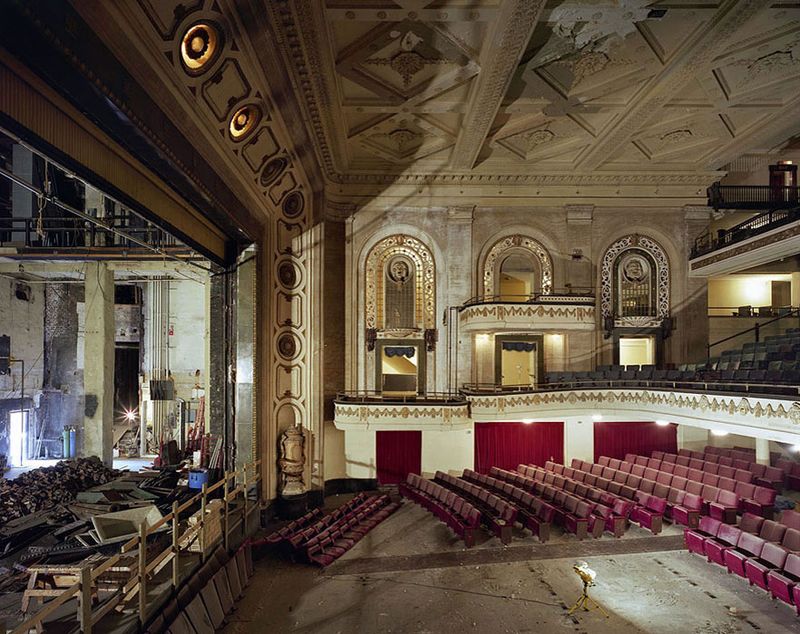 10. Кинотеатр Studebaker Theater, Чикаго. Этот кинотеатр прекратил свою работу в 2004 году. В 2005-м здание было куплено компанией, планирующей его восстановление. 