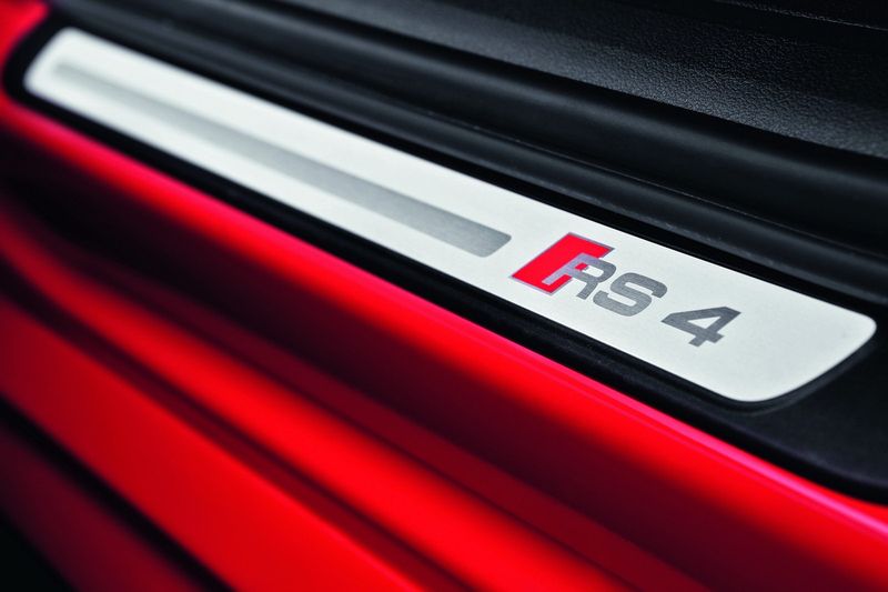 Официальные фотографии нового Audi RS4 Avant 2013 (39 фото)