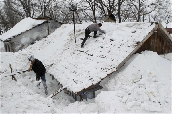 Румынию завалило снегом (4 фото)