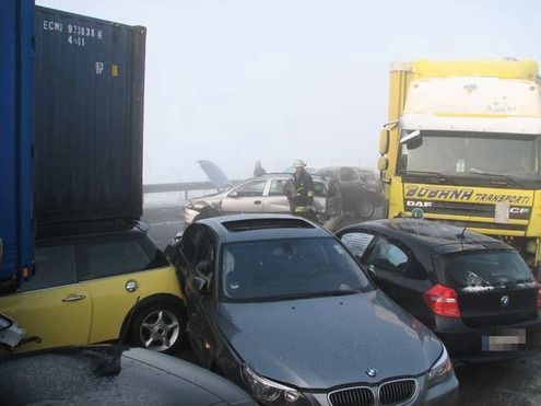 В Германии произошло ДТП с участием 200 машин (20 фото+видео)