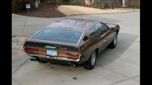 Не проблема пригнать и уникальную Lamborghini Espada S3. Эту модель показали миру в 1967-ом, а выпускалась она с 1968 по 1978 гг. За это время <br> сменилось три поколения (S1, S2, S3), которые отличались в основном техническим оснащением и интерьером. Машину рисовал Марчелло Гандини. Все три <br> поколения оснащались 12-цилиндровыми двигателями. Несмотря на солидный пробег (111 600 км) норвежский владелец Ламбо утверждает, что за последние 4 <br> года вложил в нее около $70 000, и машина в идеальном состоянии. Но он готов распрощаться с легендой за 33 950 евро.