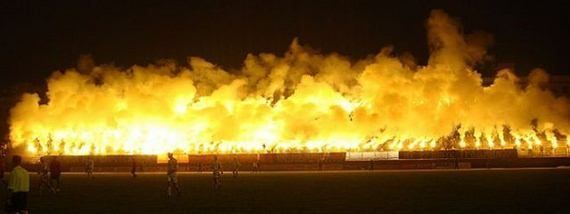 Зажигательные футбольные болельщики (26 фото)