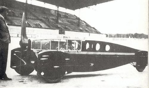 В 1927 году гоночная Hélica на трассе в Монтлери развила скорость 171 км/ч: