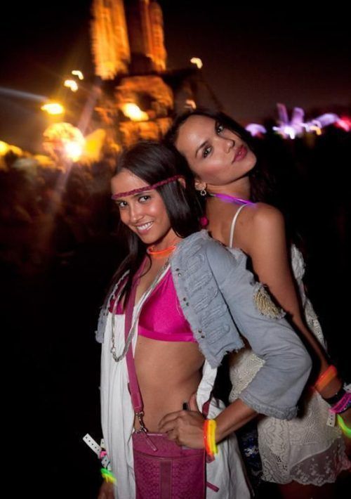 Девушки в бикини на фестивале Коачелла (20 фото)