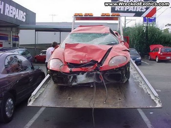Разбитые суперкары, водители которых не пострадали (15 фото)