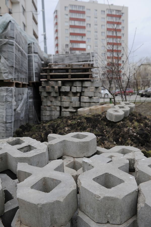 Как в Москве воруют газоны, или провал идеи экопарковок (11 фото)