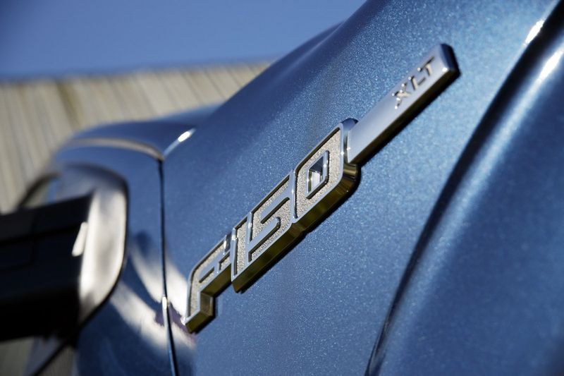 Ford F-150 получил легкий рестайлинг (34 фото)