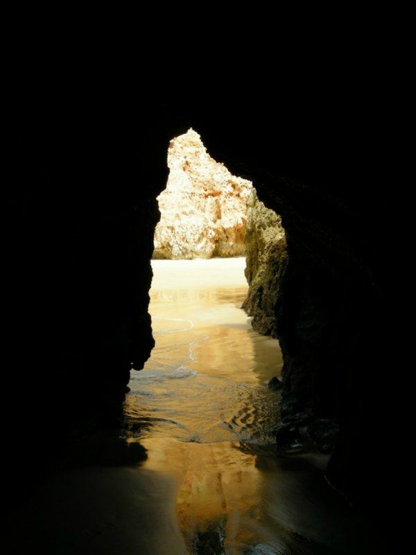 Пещерный пляж (10 фото)