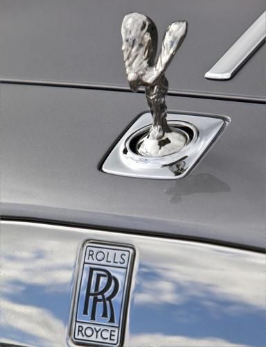 Компания Rolls-Royce открыла самый большой в мире шоу-рум (6 фото)