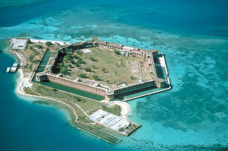 Остров Драй Тортугас и форт Джефферсон (11 фото + 2 видео)