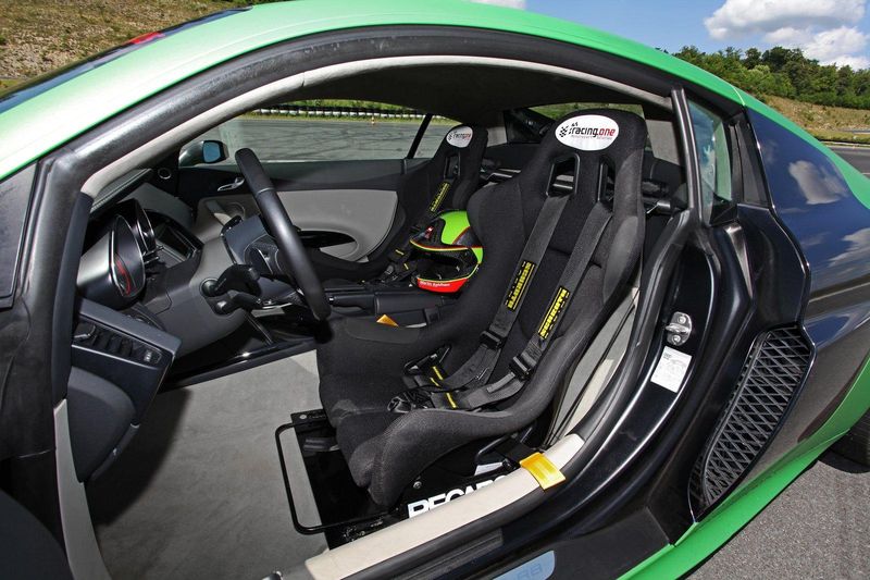 Тюнеры из Racing One зарядили Audi R8 V10 (19 фото)