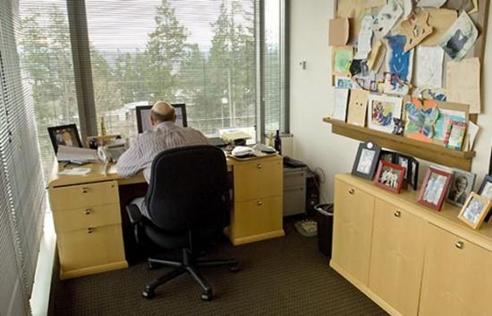 Рабочие столы директоров крупных IТ-компаний (9 фото)