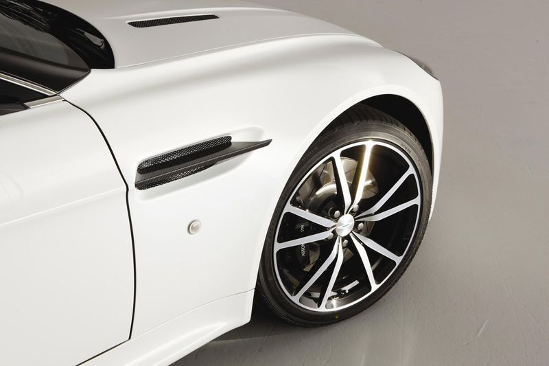 Новый Aston Martin V8 Vantage N420 (11 фото)