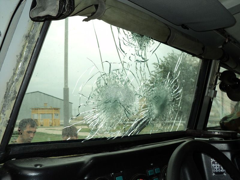 Обстрелянный в Чечне военный автомобиль Тигр (7 фото)