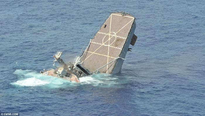 Торпедная атака подводной лодки (15 фото)