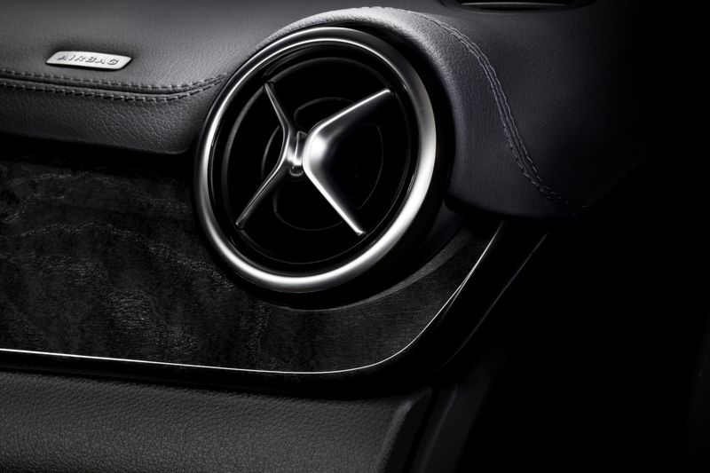 Официальные  фото салона нового Mercedes B-класса (13 фото)