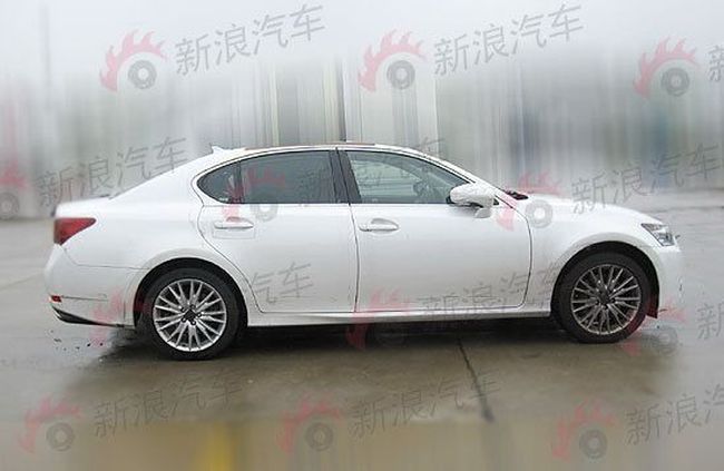 Шпионские фото без камуфляжа нового Lexus GS (6 фото)