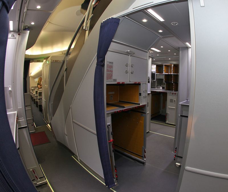 Знакомьтесь - Боинг 747-800. Пассажирский. (22 фото)