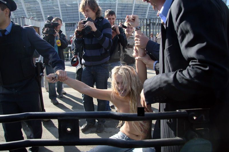 Протесты FEMEN против Евро-2012 (14 фото)