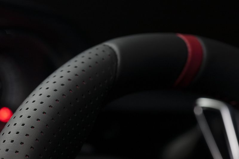 Компания Peugeot представит заряженный 208 GTi (33 фото)