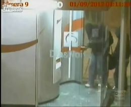 Грабители взорвали банкомат в Бразилии
