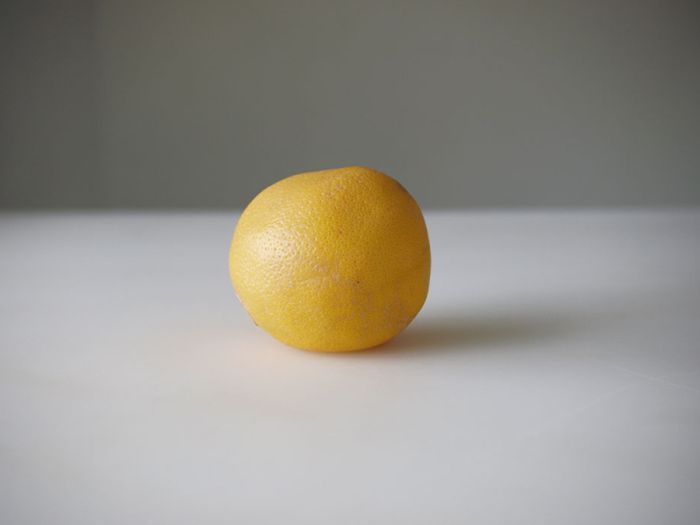 Органический грейпфрут из магазина натуральных продуктов. (Jonathatn Blaustein/Zane Bennett Contemporary Art)