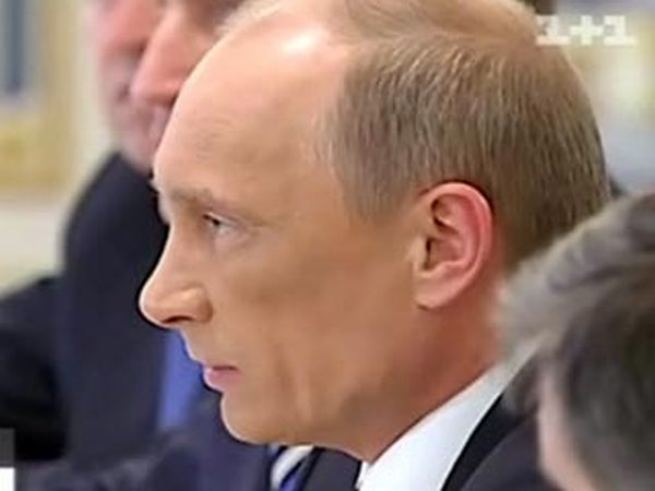 Синяк на лице Путина (7 фото)