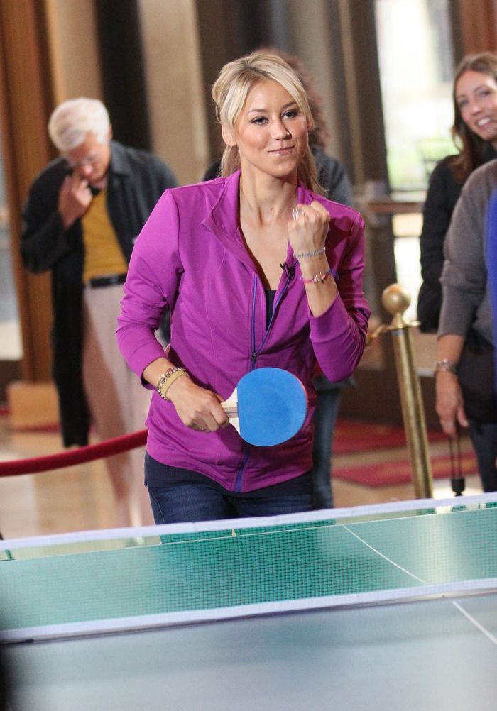 Анна Курникова играет в пинг понг (12 Фото)