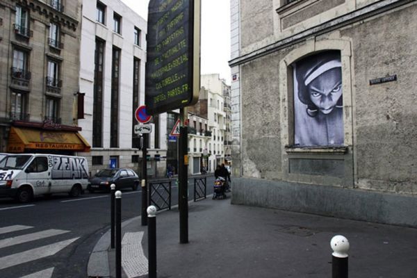 Уличное искусство – портрет поколения. Байрон, Ла Форестьер Гетто, Клиши-су-Буа (93, Франция). 2006. Вставка в 20-м округе Парижа.    