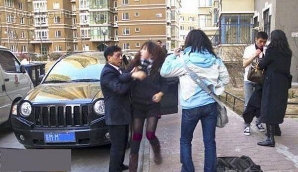 Женская драка на улице (7 фото)