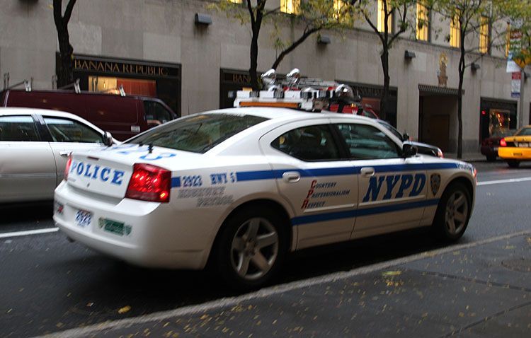 Вот еще картинки из Нью-Йорка. Полицейский Dodge Charger.