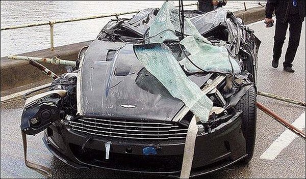 Поклонник Бонда купил утопленный Aston Martin DBS за 350 000 долларов (4 фото)