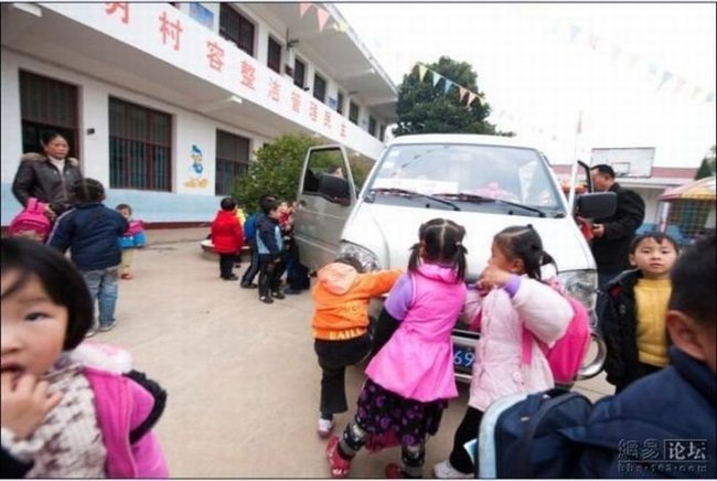 Китайский школьный автобус (6 фото)