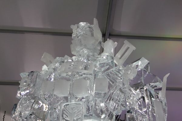 Гигантский ледяной трансформер (5 фото)