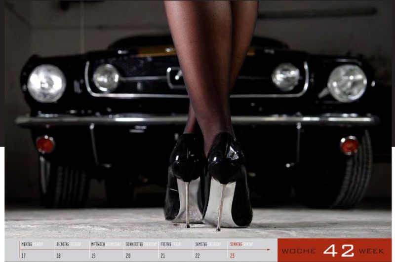 Эротичный календарь Girls&legendary us-cars 2011 (27 фото)