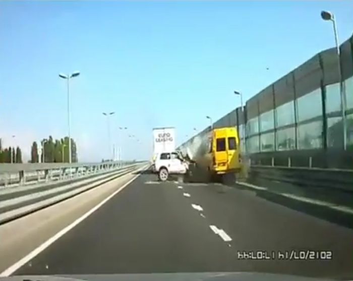Подборка аварий на российских дорогах (видео)