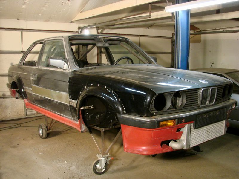 Найдено на Ebay. BMW E30 с мотором от Skyline (25 фото)
