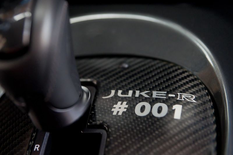 Компания Nissan собрала первый серийный  кроссовер Juke-R (21 фото+2 видео)