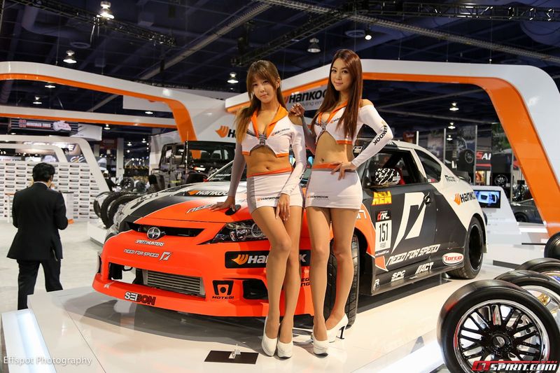Девушки с выставки автотюнинга SEMA 2012 (41 фото)