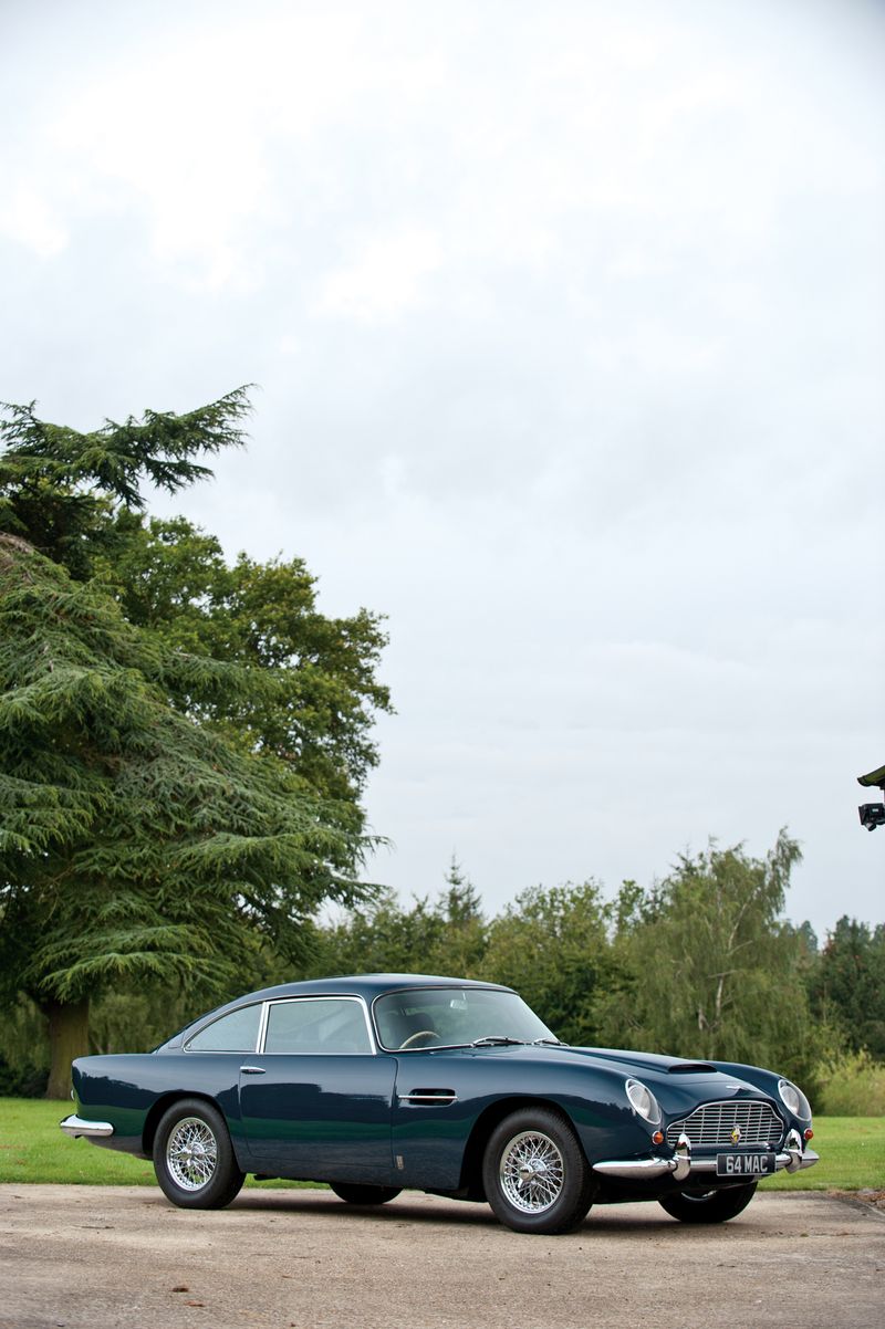 Aston Martin DB5 Пола Маккартни продали за 555000$ (23 фото)