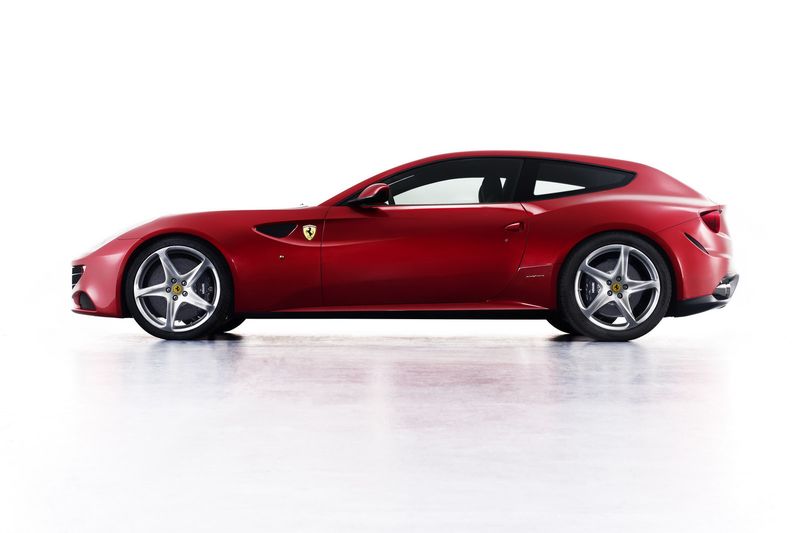 В Ferrari показали нового полноприводного жеребца FF (6 фото+видео)
