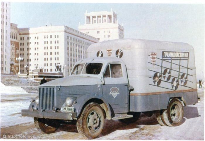 Советская реклама на грузовиках (7 фото)