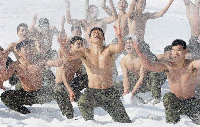 Суровая тренировка южнокорейских солдат (18 фото)